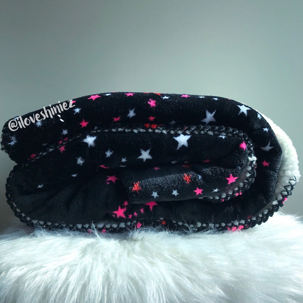 •Victoria's Secret• Sherpa Blanket - Picture 2 of 8